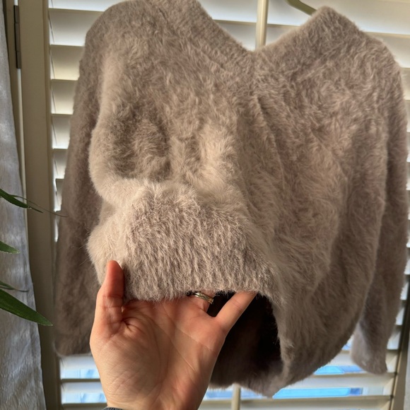 Fuzzy Fur Sweater - Picture 4 of 8